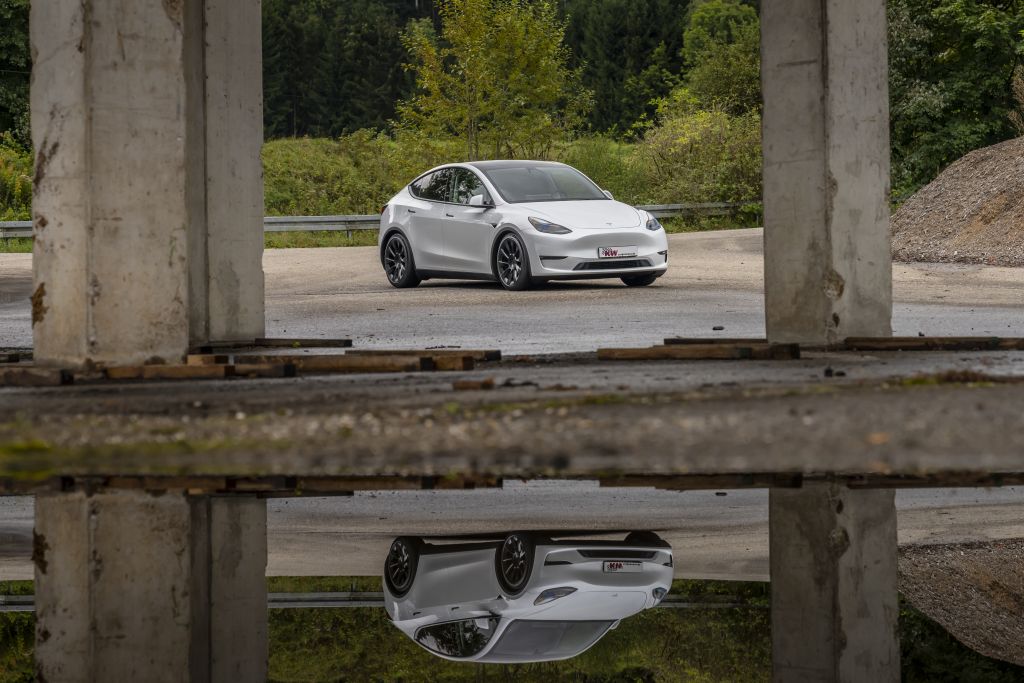 Lansiranje KW štelujućih amortizera za Tesla Model Y