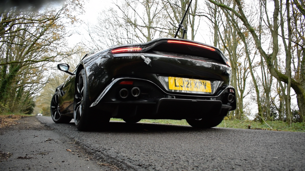 Kako učiniti da vaš Aston Martin V8 Vantage zvuči neverovatno sa QuickSilver Exhaust